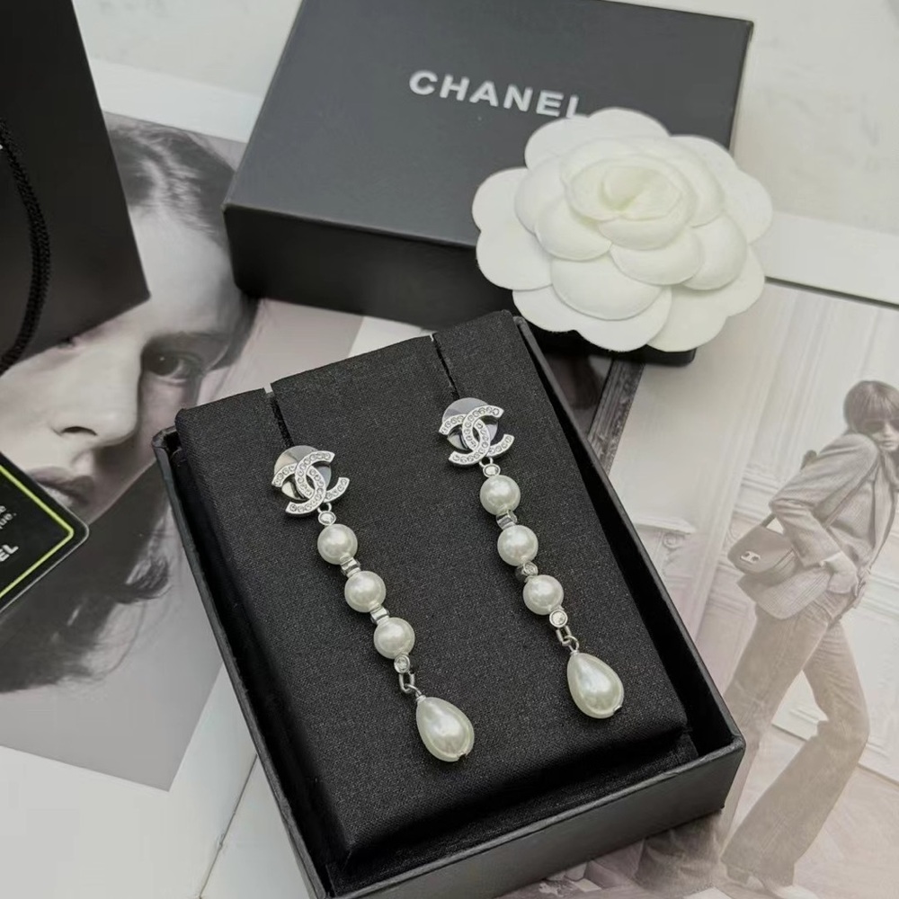 Chanel classic pearl drop earrings - Picture 2 of 7